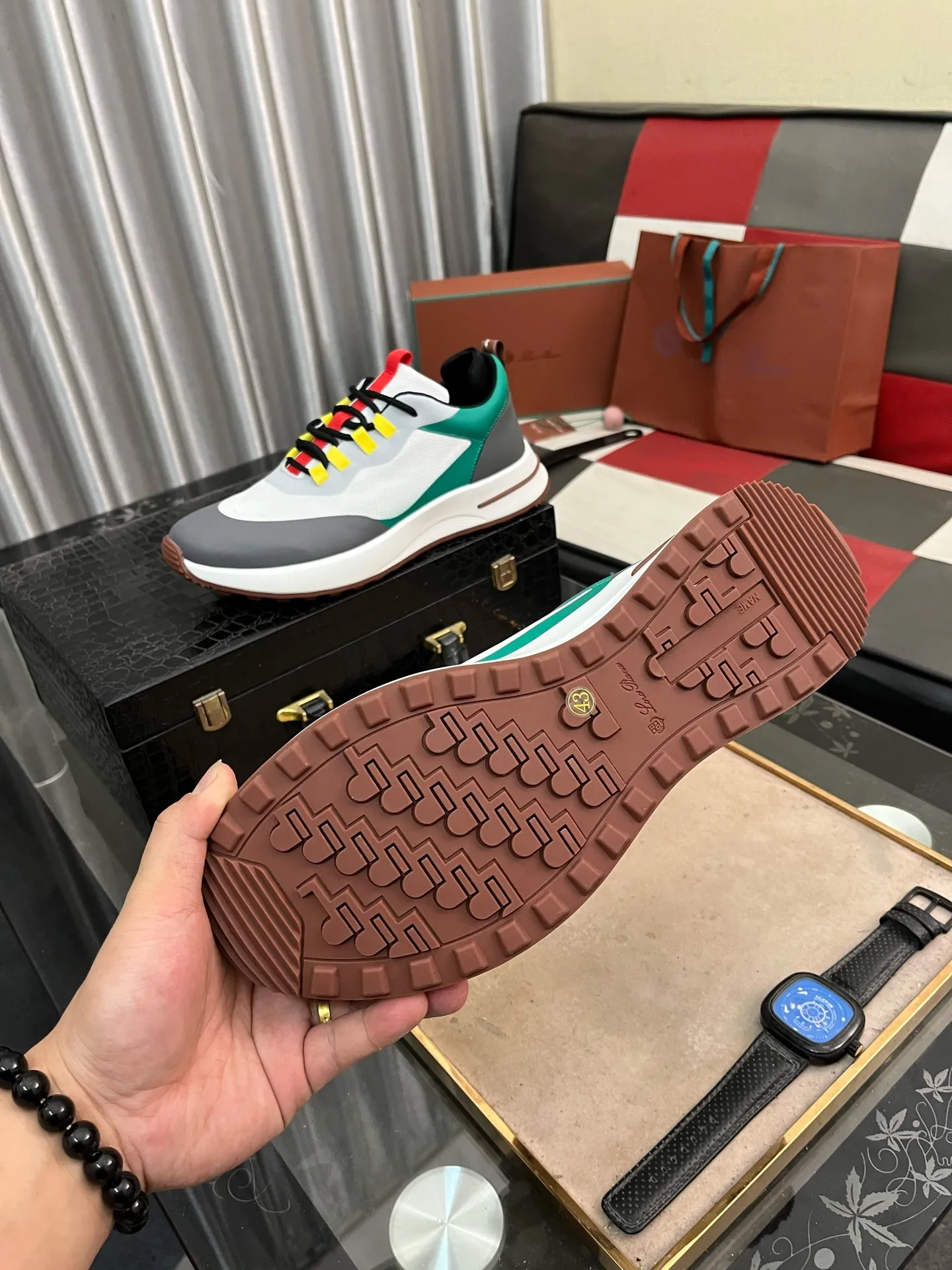 Men's men's shoes💰560⌚️⌚️LoroPiana/Noyo Piana WeekendWalk men's new thick-soled sports shoes, LP lace-up casual shoes that are as comfortable as clouds! The upper is made of cowhide leather, highlighting the sporty style. The lightweight sole adds a touch of modernity to the shoe. Counter original box packaging with dust bag!  Size: 38-449️⃣Colors available